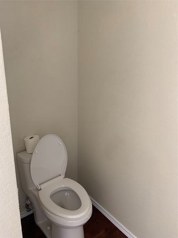 904 Valleybrook Drive, Lewisville, TX 75067