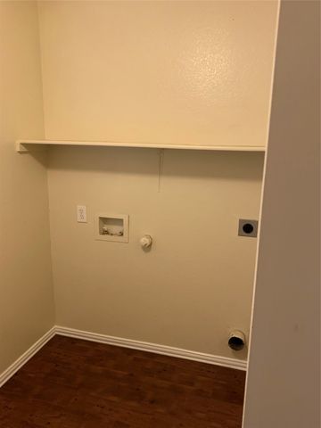 904 Valleybrook Drive, Lewisville, TX 75067