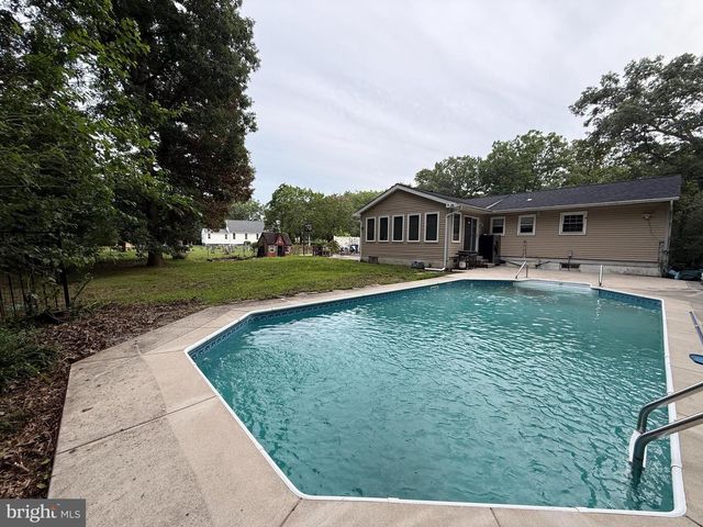 18 PENNSYLVANIA AVE, Dorothy, NJ 08317