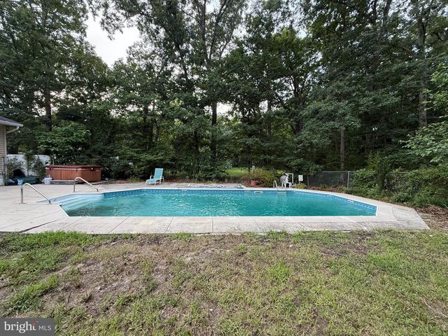 18 PENNSYLVANIA AVE, Dorothy, NJ 08317