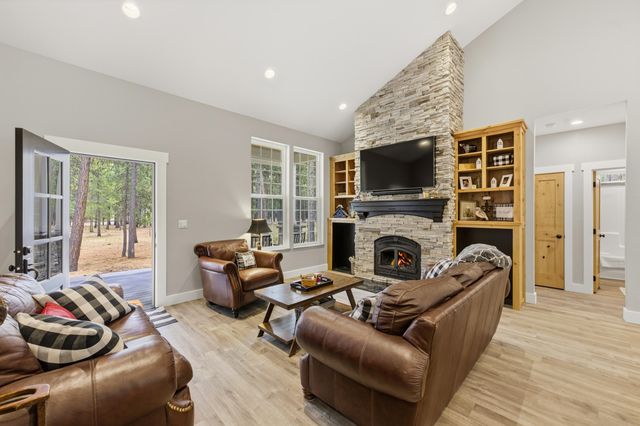 51795 Pine Loop Drive, La Pine, OR 97739