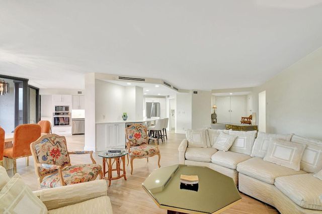 1900 Consulate Place 206, West Palm Beach, FL 33401