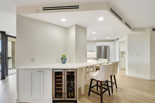 1900 Consulate Place 206, West Palm Beach, FL 33401