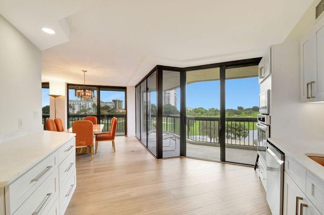 1900 Consulate Place 206, West Palm Beach, FL 33401