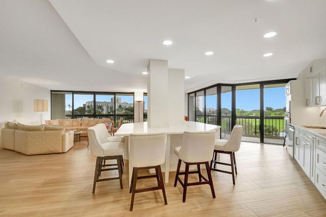 1900 Consulate Place 206, West Palm Beach, FL 33401