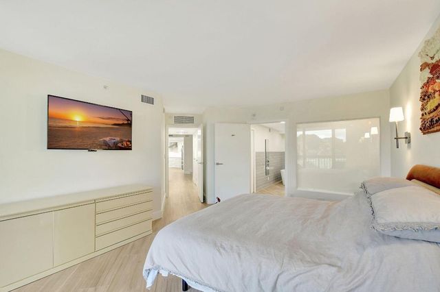 1900 Consulate Place 206, West Palm Beach, FL 33401