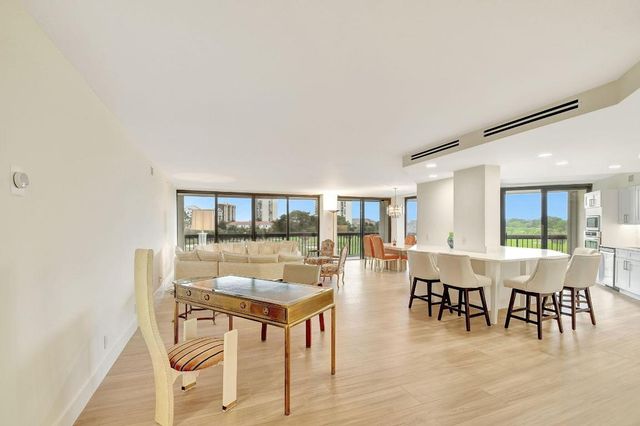 1900 Consulate Place 206, West Palm Beach, FL 33401