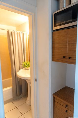 134 Kapahulu Avenue 707, Honolulu, HI 96815