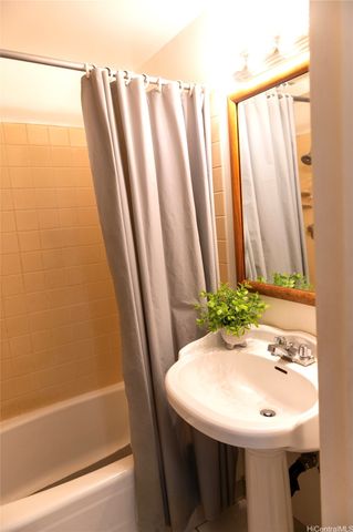 134 Kapahulu Avenue 707, Honolulu, HI 96815