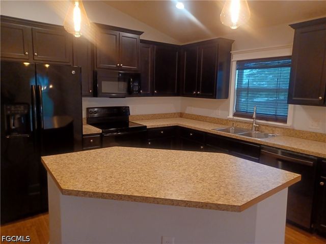 204 NW 5th TER, Cape Coral, FL 33993