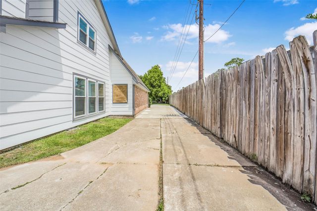 4138 Club Valley Drive, Houston, TX 77082