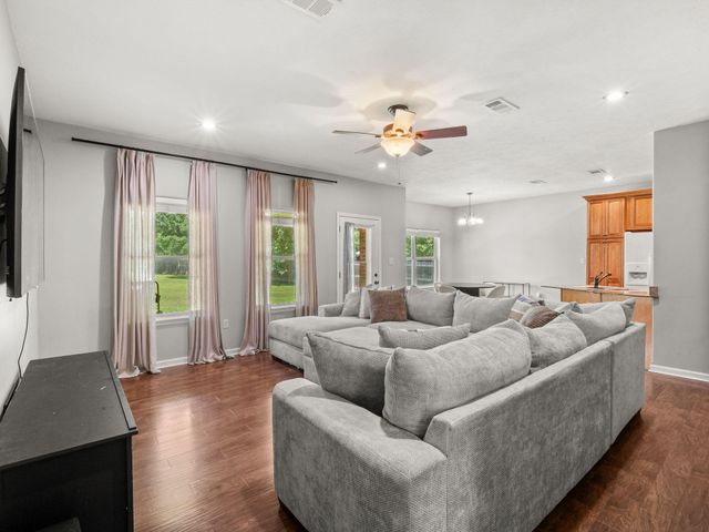 595 Lewis Perkins, Leesville, LA 71446