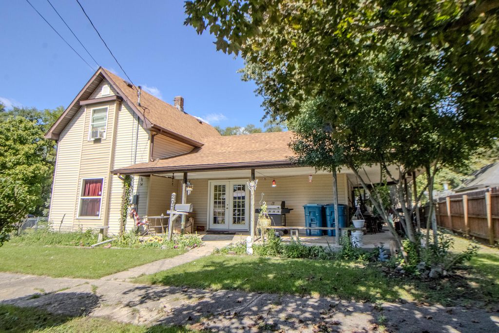 207 W Lake Street, Knox, IN 46534