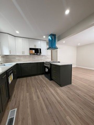 9755 S Maryland Avenue, Chicago, IL 60628