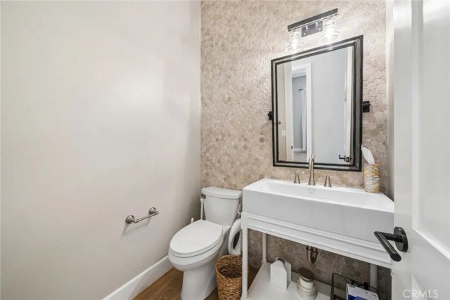 268 Palmer St, Costa Mesa, CA 92627