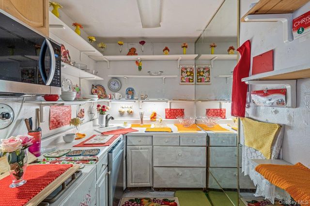 110-11 Queens Boulevard 25D, Forest Hills, NY 11375