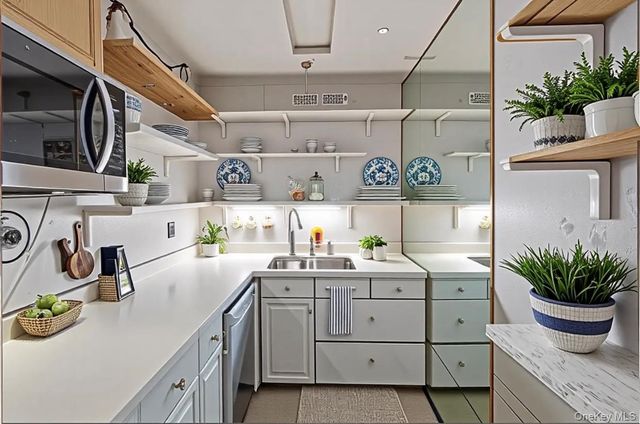 110-11 Queens Boulevard 25D, Forest Hills, NY 11375