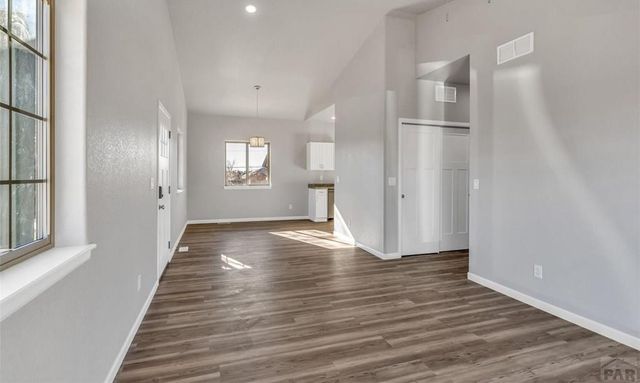 10 Heatherwood Lane, Pueblo, CO 81008