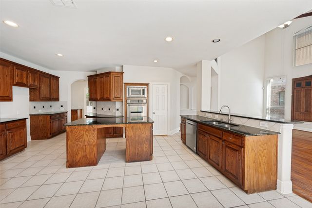 1417 E Branch Hollow Drive, Carrollton, TX 75007
