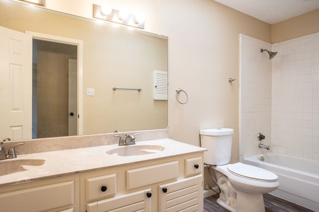 6707 Ports O Call Drive, Rowlett, TX 75088