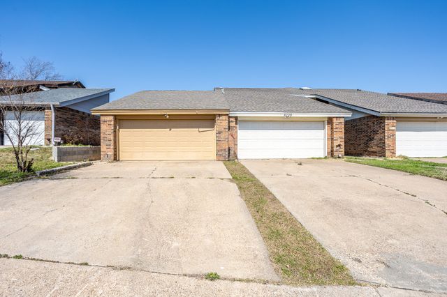 6707 Ports O Call Drive, Rowlett, TX 75088