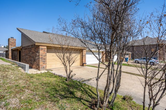 6707 Ports O Call Drive, Rowlett, TX 75088