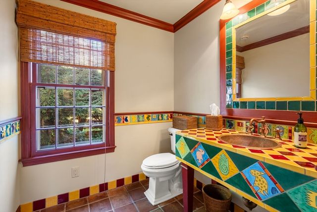 10 Queen Anne Rd, Hopkinton, MA 01748