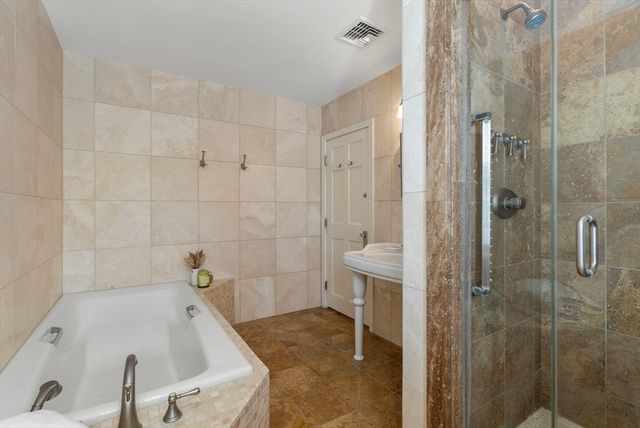 10 Queen Anne Rd, Hopkinton, MA 01748