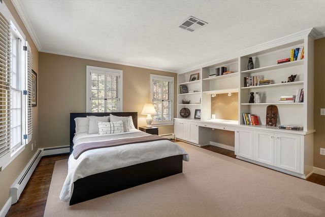 10 Queen Anne Rd, Hopkinton, MA 01748