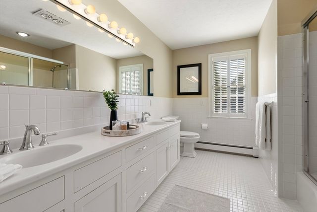 10 Queen Anne Rd, Hopkinton, MA 01748