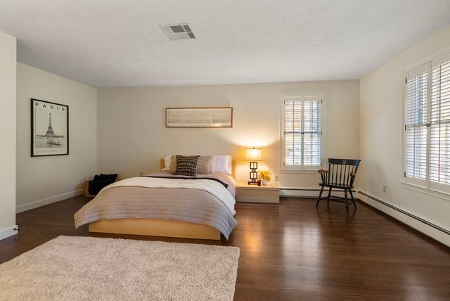 10 Queen Anne Rd, Hopkinton, MA 01748