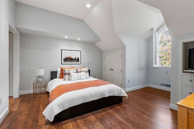 10 Queen Anne Rd, Hopkinton, MA 01748