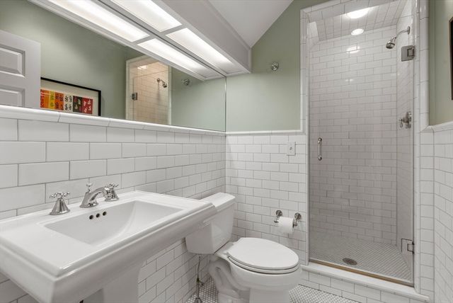 10 Queen Anne Rd, Hopkinton, MA 01748