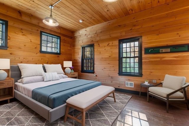 10 Queen Anne Rd, Hopkinton, MA 01748