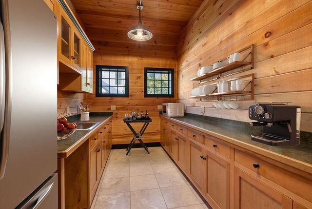 10 Queen Anne Rd, Hopkinton, MA 01748