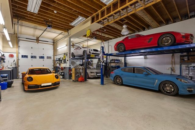 10 Queen Anne Rd, Hopkinton, MA 01748