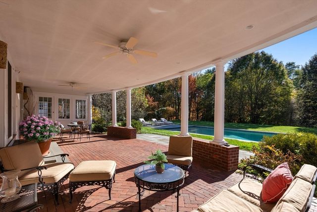 10 Queen Anne Rd, Hopkinton, MA 01748