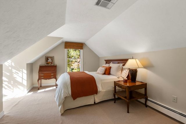 10 Queen Anne Rd, Hopkinton, MA 01748