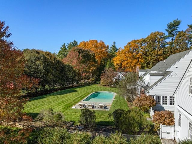 10 Queen Anne Rd, Hopkinton, MA 01748