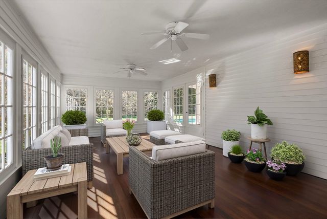 10 Queen Anne Rd, Hopkinton, MA 01748