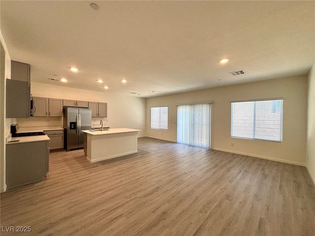 10024 Ullom Drive, Las Vegas, NV 89141