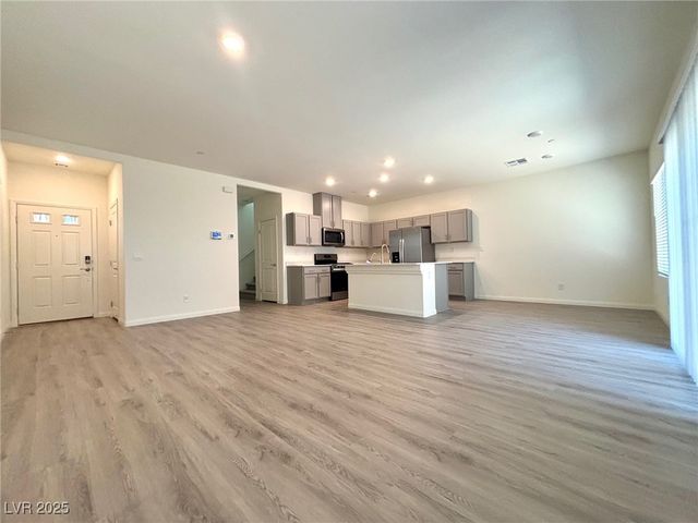 10024 Ullom Drive, Las Vegas, NV 89141