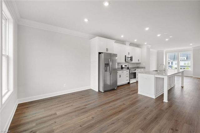 11 Bracewell LN, Yorktown, VA 23692