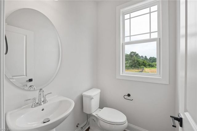 11 Bracewell LN, Yorktown, VA 23692