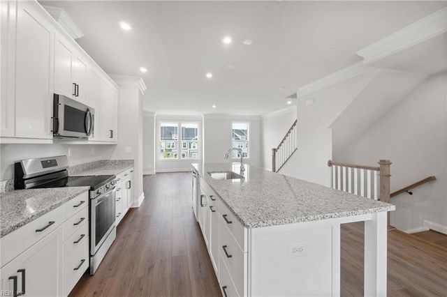 11 Bracewell LN, Yorktown, VA 23692