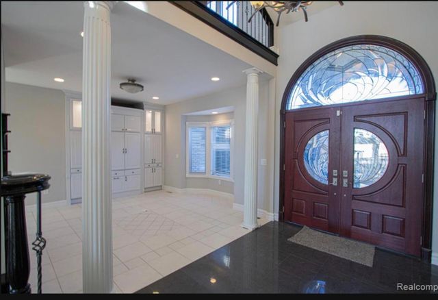 49404 Compass Point Drive, New Baltimore, MI 48047