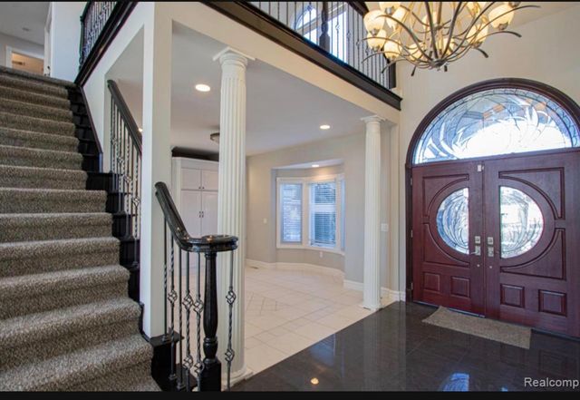 49404 Compass Point Drive, New Baltimore, MI 48047