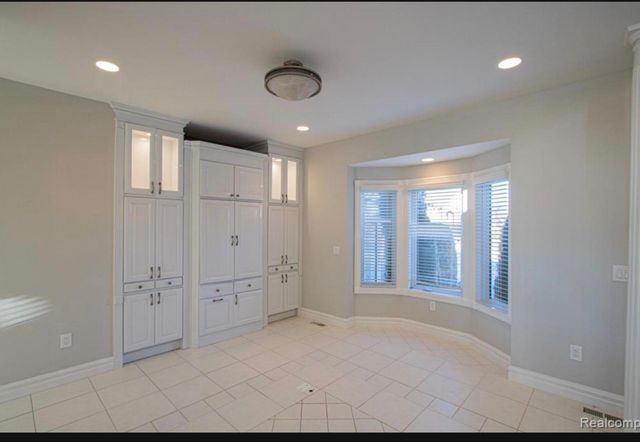 49404 Compass Point Drive, New Baltimore, MI 48047