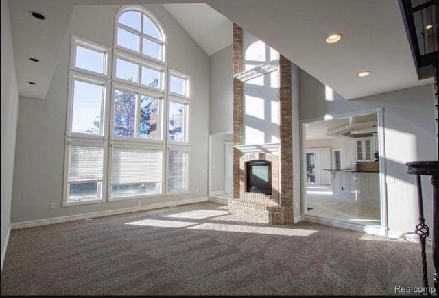 49404 Compass Point Drive, New Baltimore, MI 48047