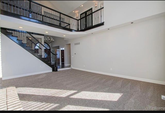 49404 Compass Point Drive, New Baltimore, MI 48047